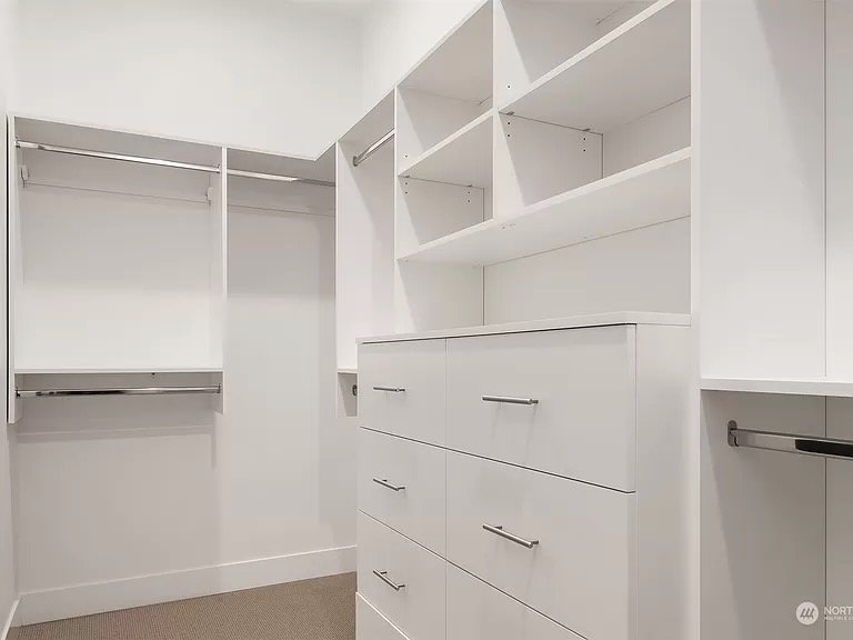 Master Closet in Cle Elum — CM-010
