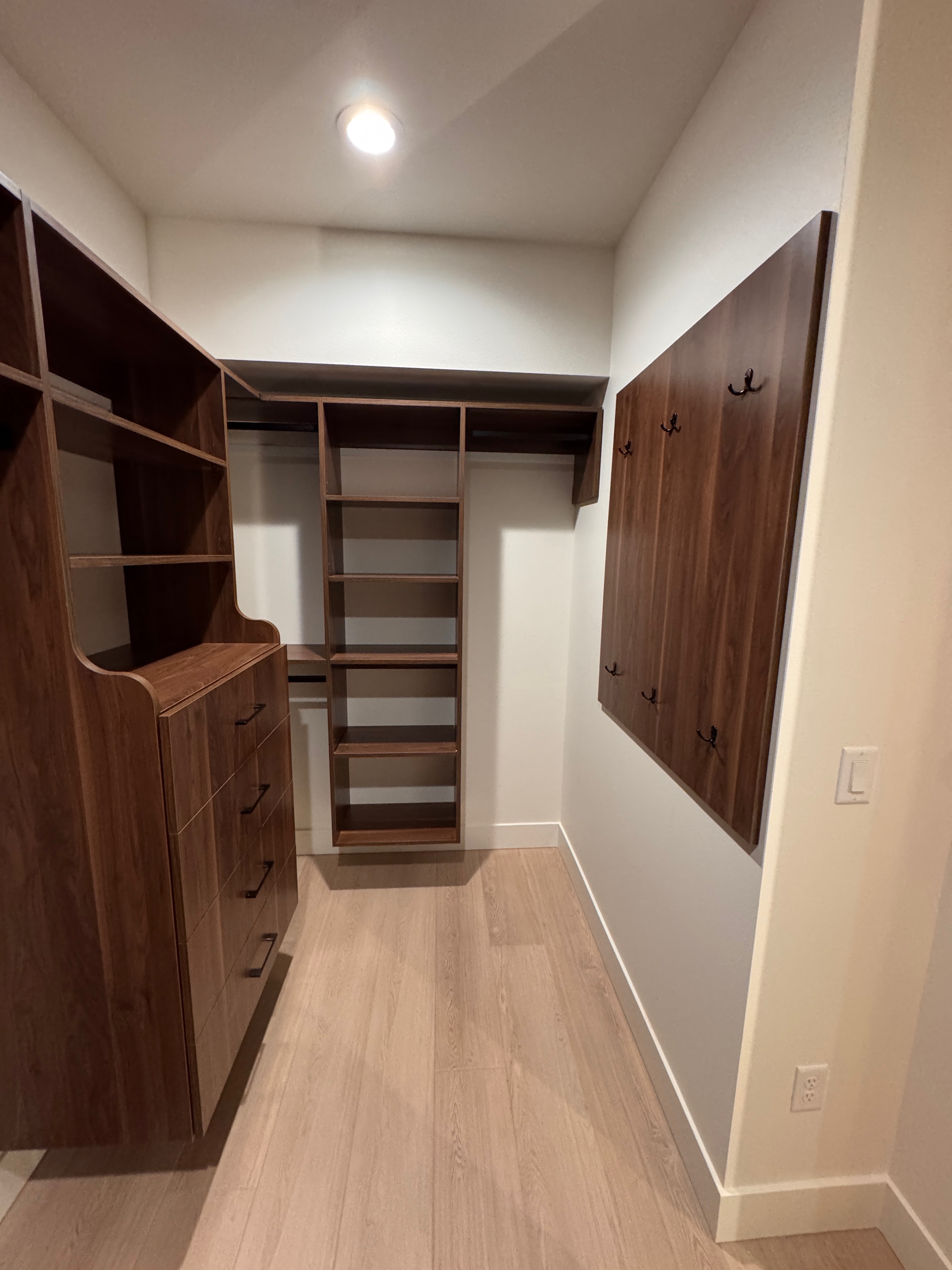 Master Closet in West Richland — CM-171