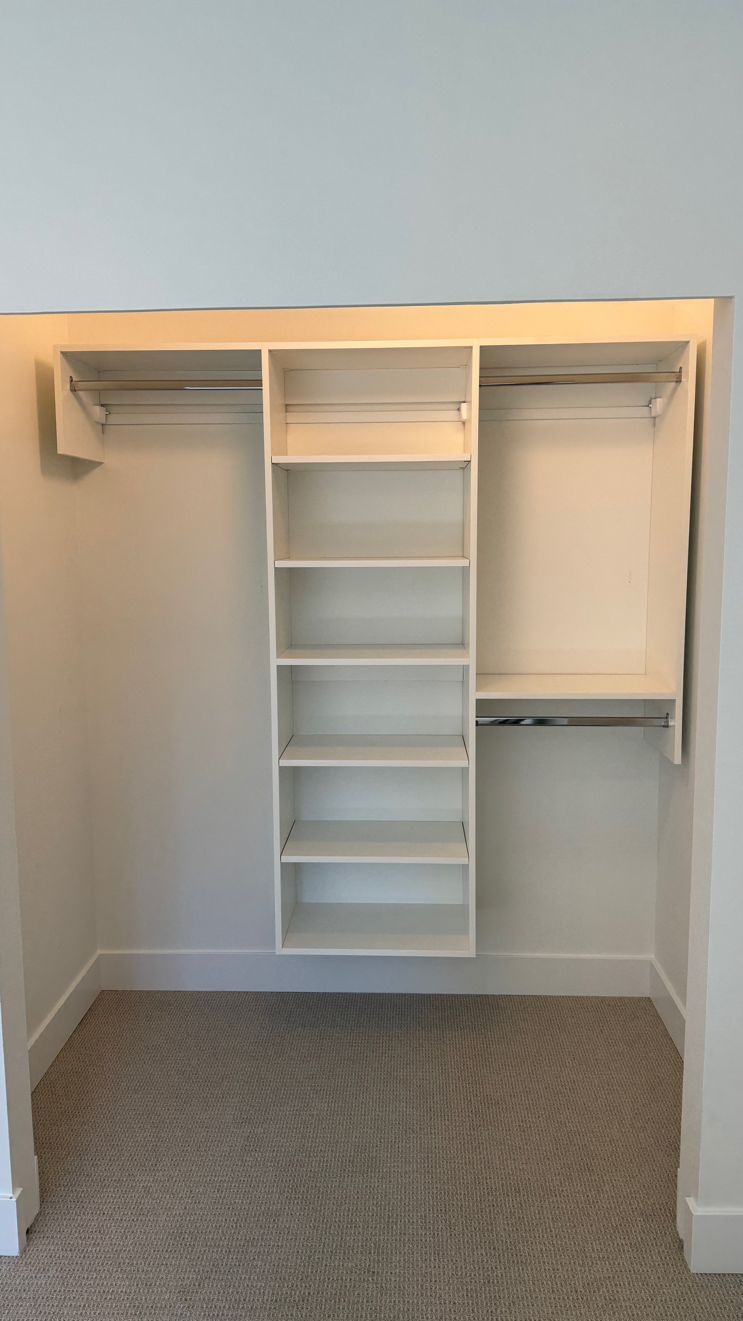 Walk-In Closet in Cle Elum — CM-098